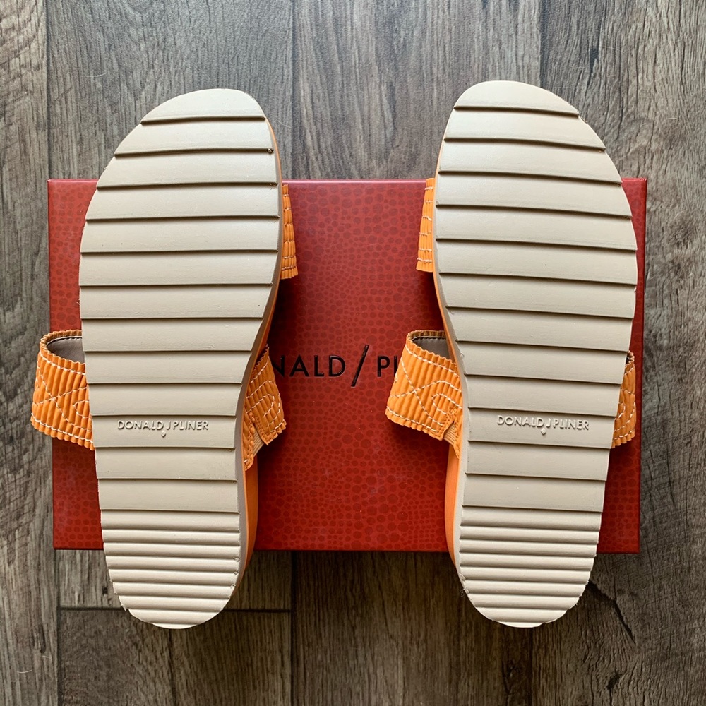🆕 DONALD J PLINER | Women Cait Slide Sandals - Picture 3 of 3
